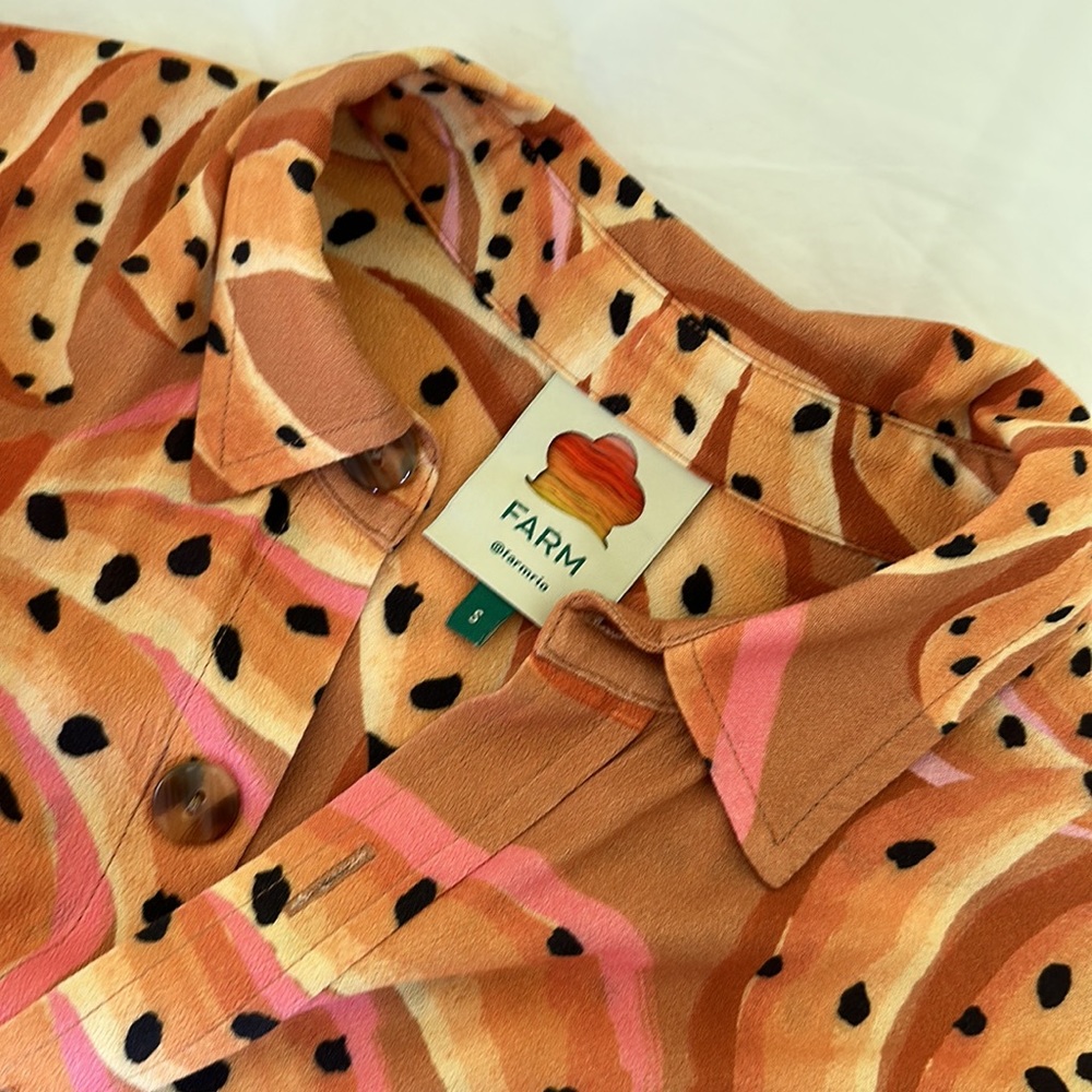 Farm Rio Silk Raining Bananas Top. Size Small. Like new - Picture 3 of 3